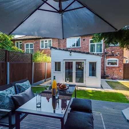 Modern Chorlton | Parking | & Airport Manchester