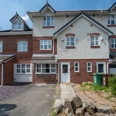 Sleeps 10, Modern 5-bed House Near Centre, Free Parking Feriehus Manchester