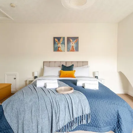 4br With Games Salford Sleeps 7 Nyaraló