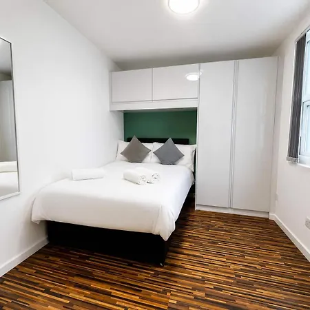 6-bed House - Sleeps 12 - Free Parking Tatil Evi