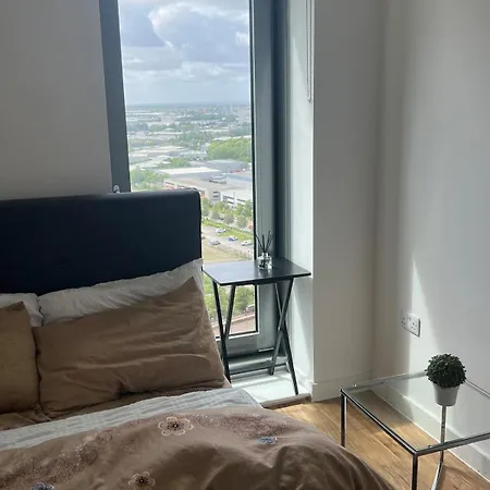 Pansiyon Stylish High-rise City-view Near Old Trafford