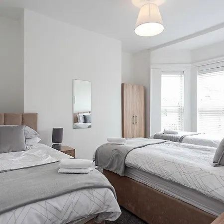 Spacious Comfortable With Free Parking Casa de Férias Manchester