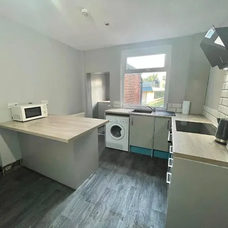 6 Bedroom House - Next To Parklife Festival Manchester