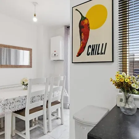 Nyaraló Modern 4 Bedroom House Free Parking 7 Sleeps *