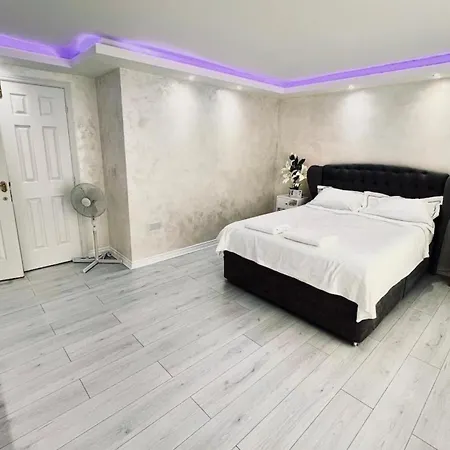 Tatil Evi House Sleeps 10 With Free Parking - Pets Welcome Manchester