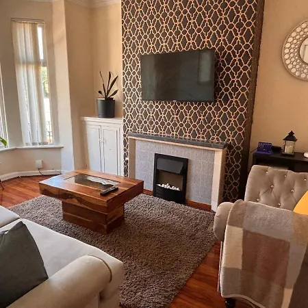 Дом отдыха 4br - Parking- Sleeps 7 - 2 Baths - Long