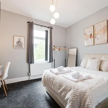Modern 3br For 8 - Easy Access - Free Parking * Manchester