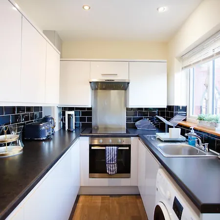 Tatil Evi 2br Clayton Nr Etihad L Parking, Garden, Pool Table Manchester