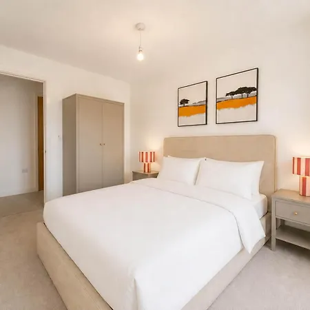 Feriehus 3 Bedroom - Sleeps 6 - Balcony - Riverside *