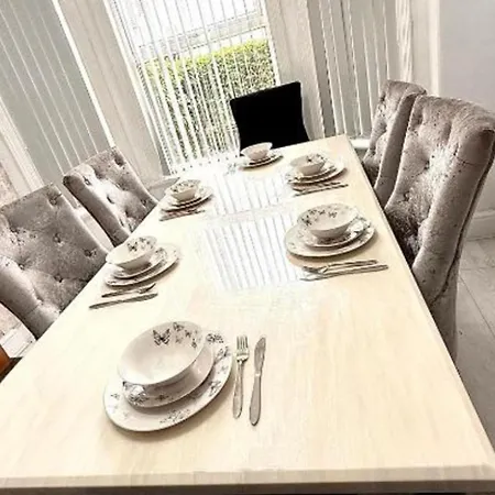 Tatil Evi North 3-bed House Sleeps 6 With Wifi