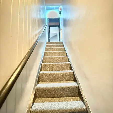 6 Bedroom House - Next To Parklife Festival