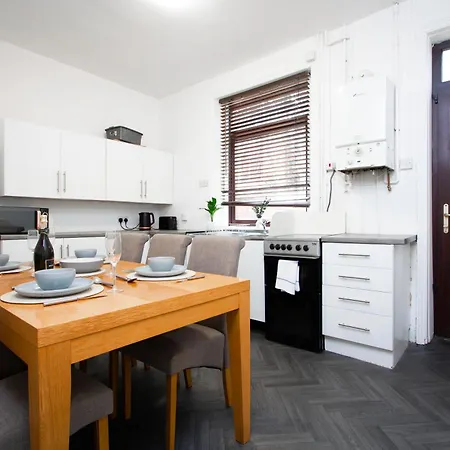 Spacious 2br In Chadderton Near Nyaraló