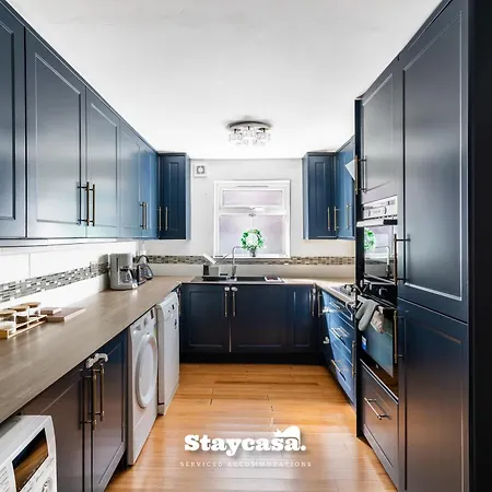 Nyaraló Stylish 6br W Parking & Gym