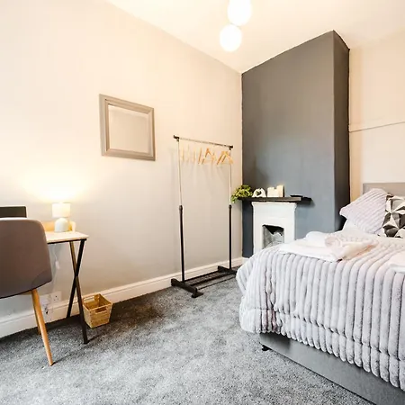 Nyaraló Modern 3br For 8 - Easy Access - Free Parking *