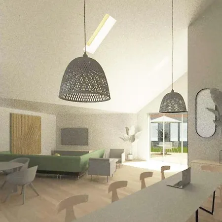 Riverside House- Available For Students Only! דירה *