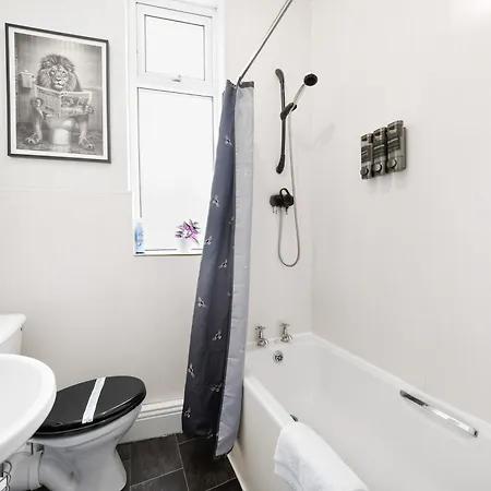 Spacious Maisonette, Hosted By Eason With Free Parking Nyaraló