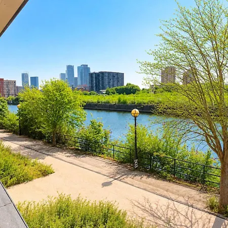 3 Bedroom - Sleeps 6 - Balcony - Riverside