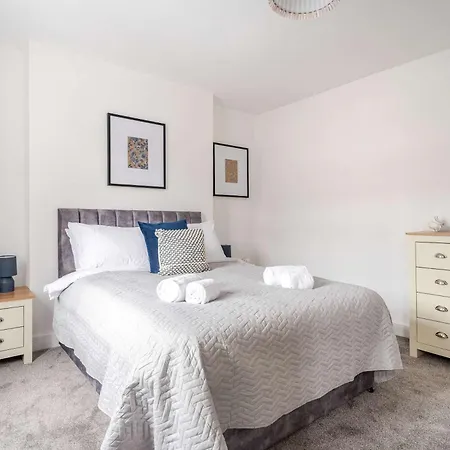 3br Parking Wifi Sleeps 8 * Manchester