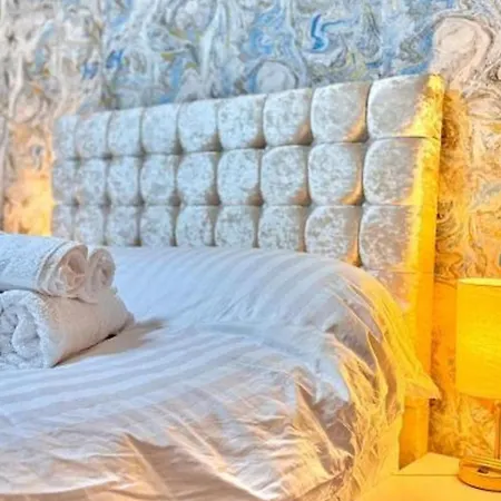 Tatil Evi North 3-bed House Sleeps 6 With Wifi *