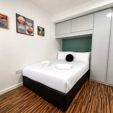 6-bed House - Sleeps 12 - Free Parking Tatil Evi