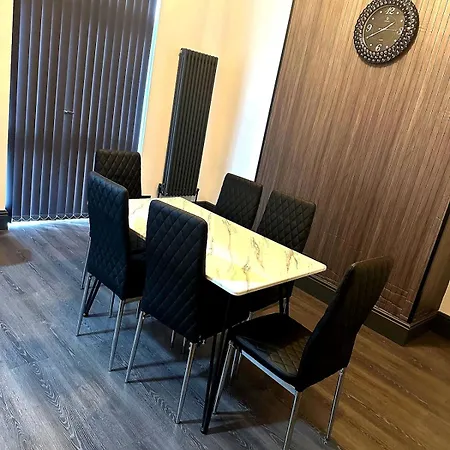 Cosy Spacious 4 Bedroom Close To Centre Manchester