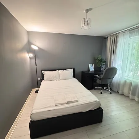 Vakantiehuis House Sleeps 10 With Free Parking - Pets Welcome