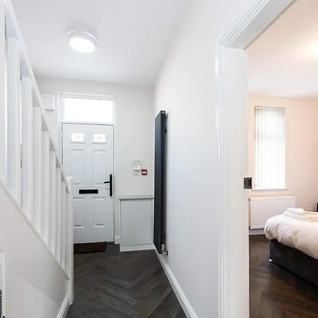 The Groves 4 Ensuite Near Centre And Hospital Tatil Evi Manchester