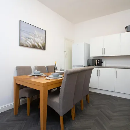 Spacious 2br In Chadderton Near Nyaraló *