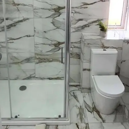 Дом отдыха Salford - House - Sleeps 4 - Parking *