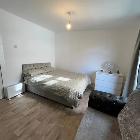 Private Spacious Ensuite With Free Car Park, Coop, Etihad & Easy Reach Of Piccadilly * Manchester