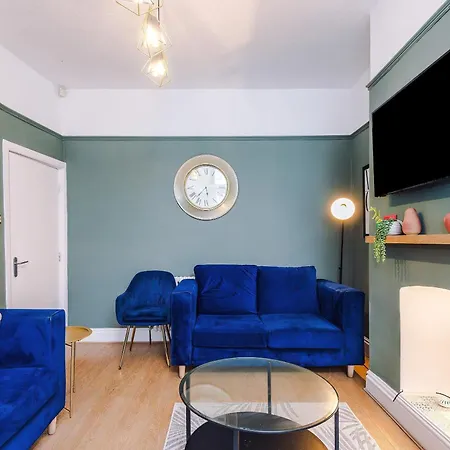 Spacious House With Free Parking Near Mediacityuk, Trafford Centre, Centre *