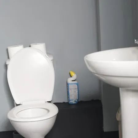 3 Bedroom House Sleeps 9 - Garden - Pets Welcome Дом отдыха