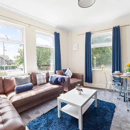 Spacious Maisonette, Hosted By Eason With Free Parking Nyaraló *