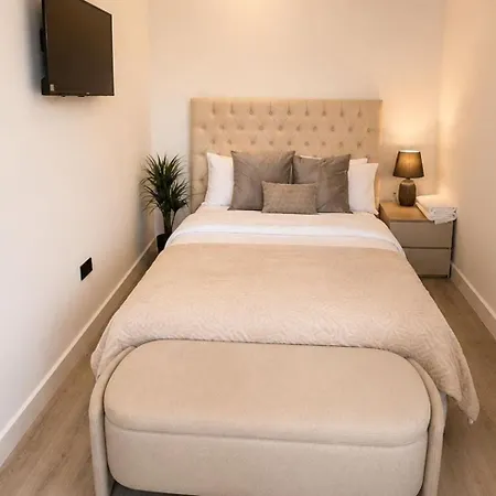 Tatil Evi 4 Bedroom House Sleeps 7 -free Parking -co-op Live Manchester