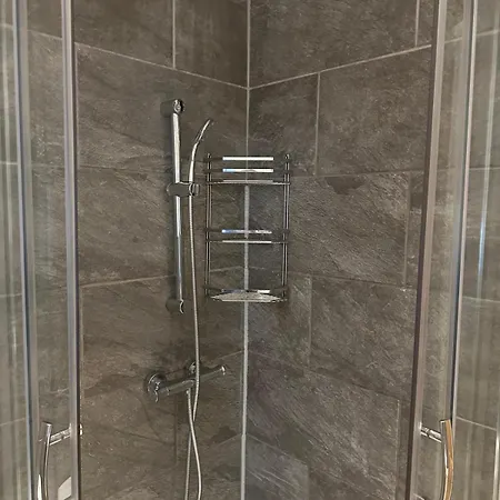 Maison d'hôtes 5 Bedrooms In The Heart Of Salford