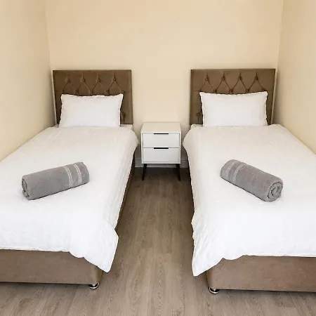 Spacious House Sleeps 8 Near Mri And Centre Free Parking Tatil Evi