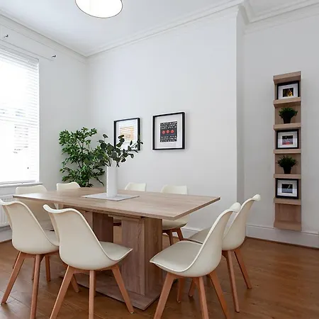 Spacious Comfortable With Free Parking Casa de Férias Manchester