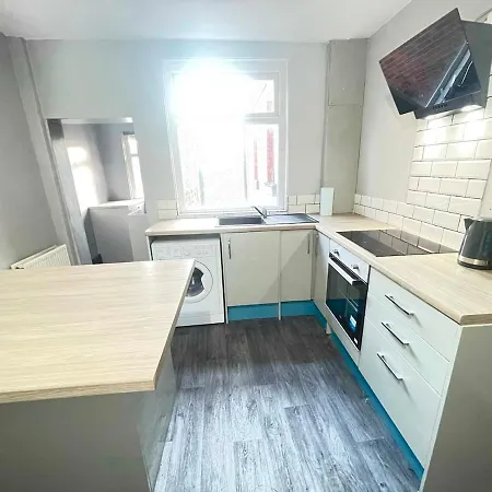 6 Bedroom House - Next To Parklife Festival Tatil Evi *