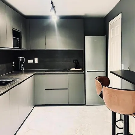 House Sleeps 10 With Free Parking - Pets Welcome Tatil Evi Manchester