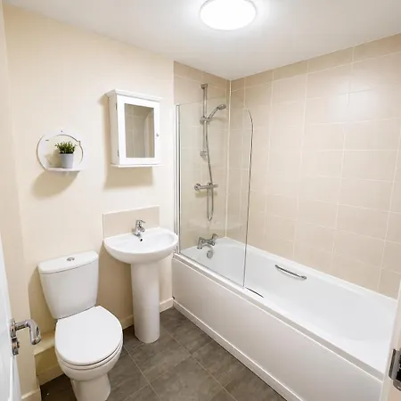 Modern 4br Sleeps 7 With Garden And Free Parking Nyaraló Manchester