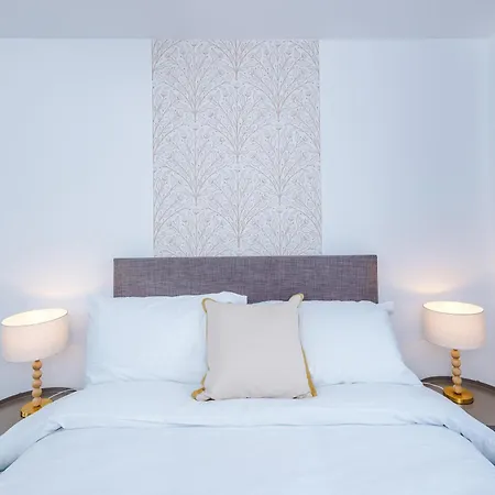 Sleeps 5 Near Centre Free Parking * Manchester