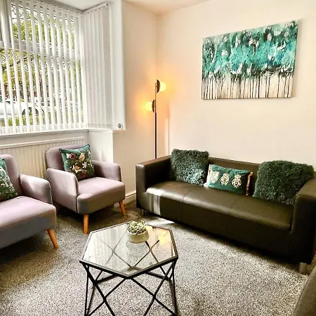 4br With Ensuite With Free Parking Manchester