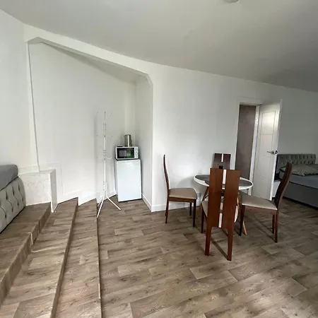 Private Spacious Ensuite With Free Car Park, Coop, Etihad & Easy Reach Of Piccadilly