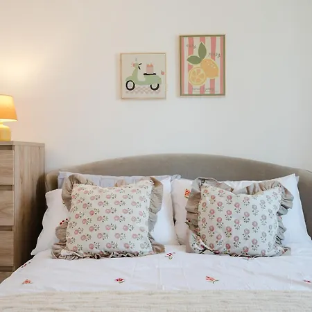 Tatil Evi Sleeps 10, Modern 5-Bed House Near Manchester City Centre, Free Parking