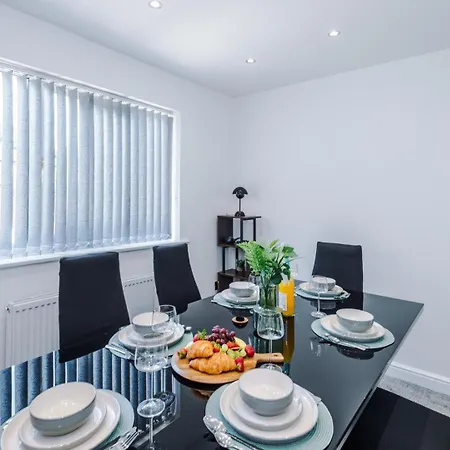 Modern Chorlton | Parking | & Airport Tatil Evi *