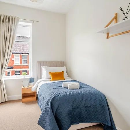 Nyaraló 4br With Games Salford Sleeps 7 *