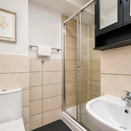 Tatil Evi 6-bed House - Sleeps 12 - Free Parking Manchester
