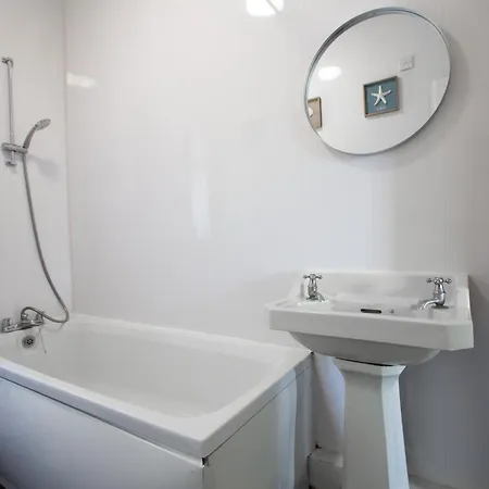 Spacious 2br In Chadderton Near * Manchester