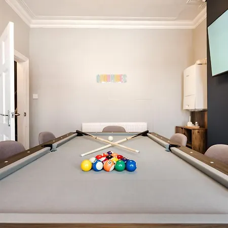 Modern 3br For 8 - Easy Access - Free Parking Nyaraló *
