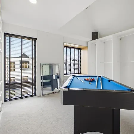 Vakantiehuis Family Air Con 2 Free Parking Backyard - Pass The Keys *